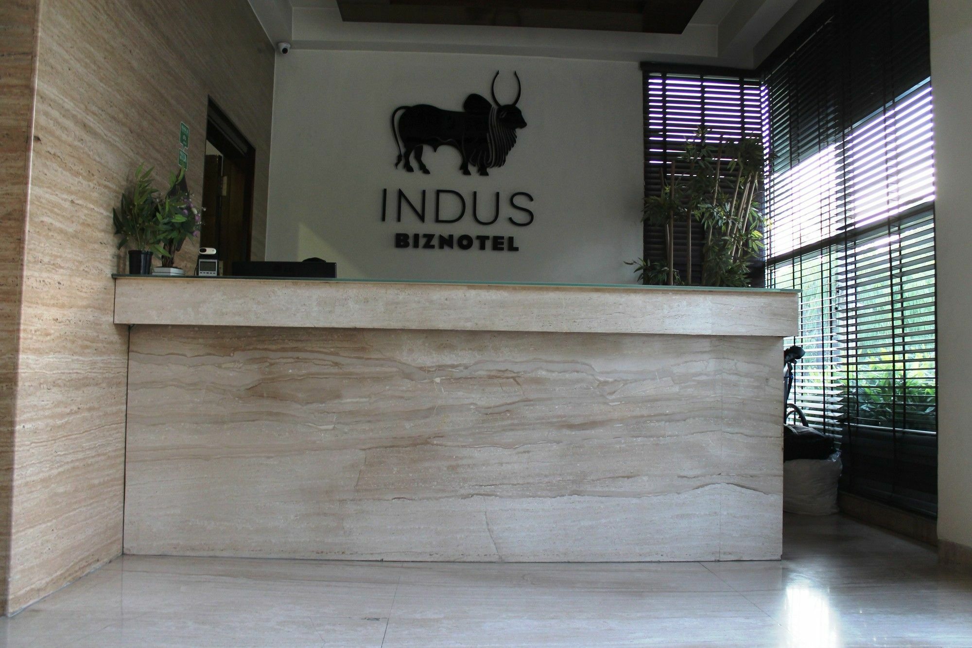 Indus Biznotel ニューデリー エクステリア 写真